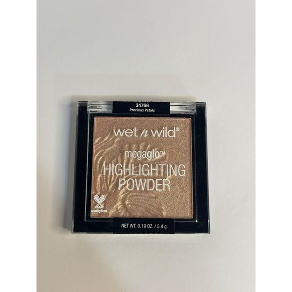 NEW Wet N Wild Megaglo Highlighting Powder Precious Petals 0.19 Oz - Picture 2 of 4
